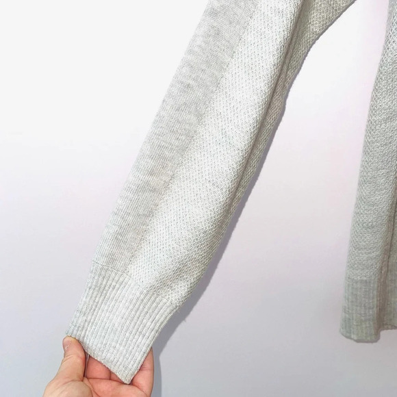 American Eagle Light Gray Waffle Knit Pullover Sweater Small Women’s - Picture 4 of 9